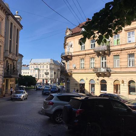 Apartments On Shevchenko Avenue ลวีฟ ภายนอก รูปภาพ