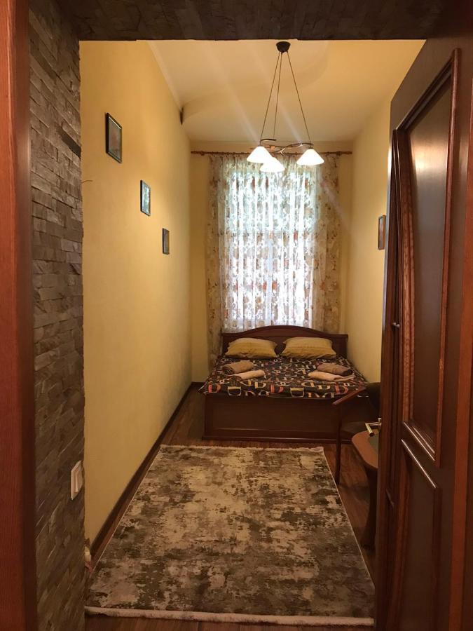Apartments On Shevchenko Avenue ลวีฟ ภายนอก รูปภาพ